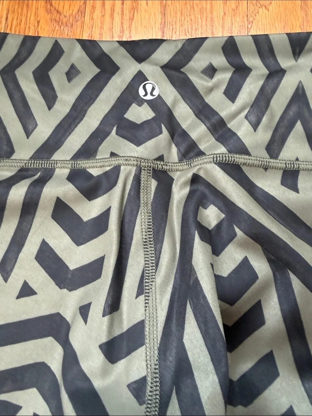 lululemon athletica Wunder Under Geometric Cropped Leggings - Black & Olive - Picture 5 of 5